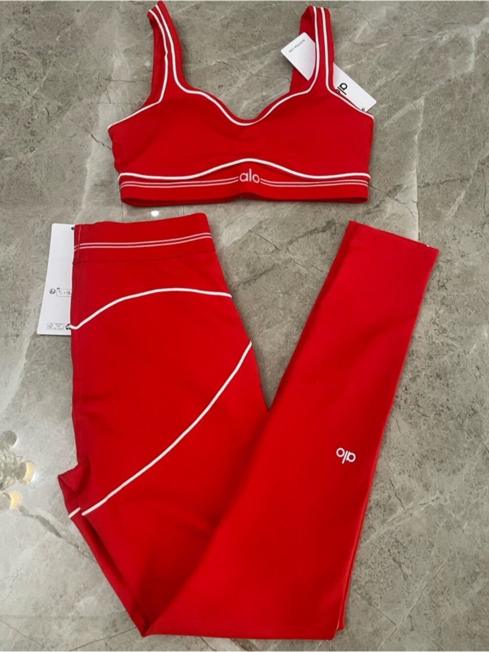 ALO Yoga Red Sports Bra and High-Waist Leggings Set with White Trim - Picture 5 of 5